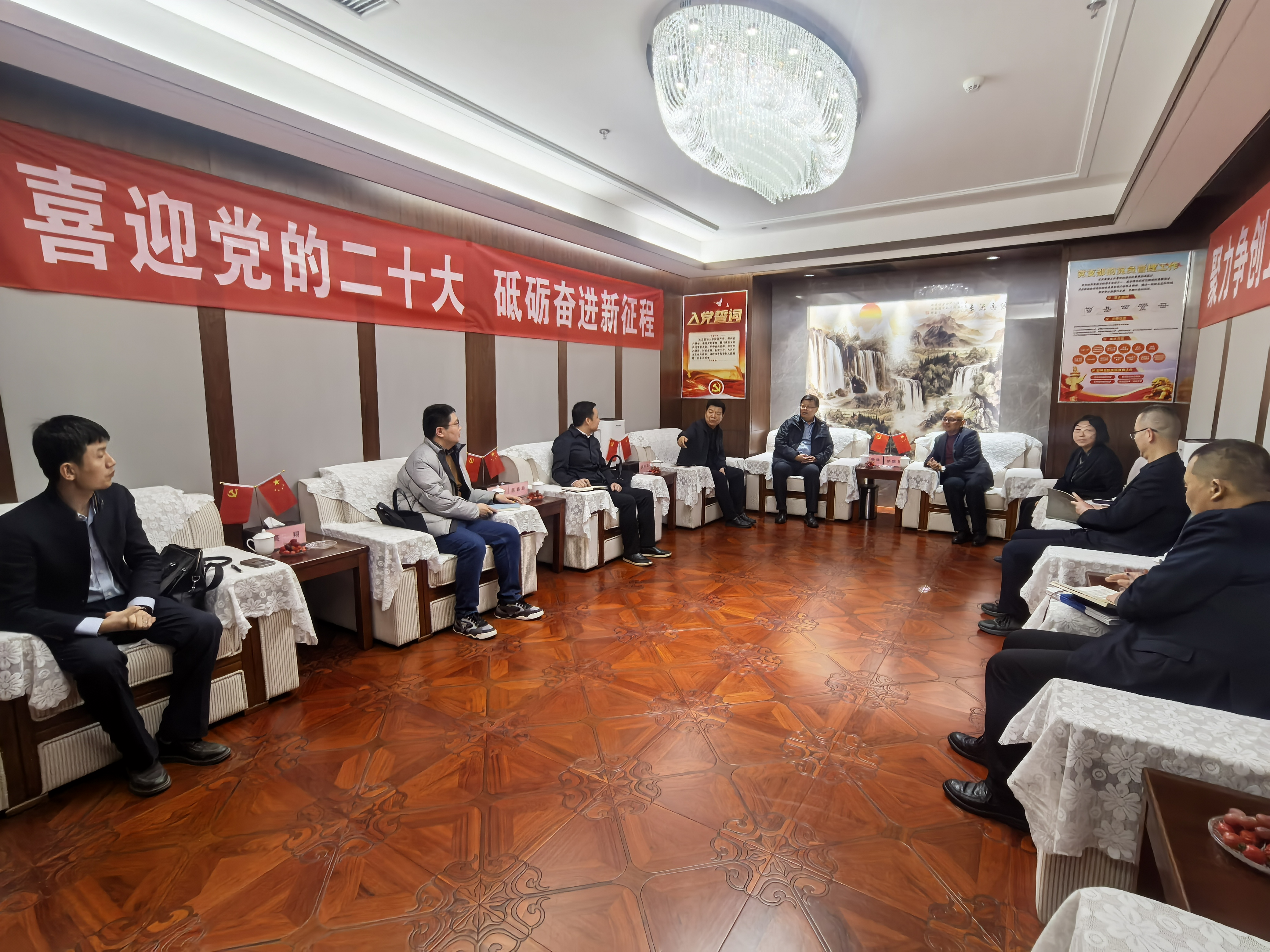 陜西工商職業(yè)學院校領(lǐng)導(dǎo)調(diào)研華原控股集團